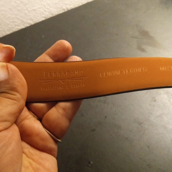 GORGEOUS NEW Berragamo Italy Tan Sz 40" Genuine Leather Belt w Chrome Buckle. - Picture 3 of 5